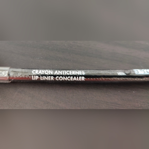 Makeup Forever Lip Liner Concealer - Picture 3 of 5